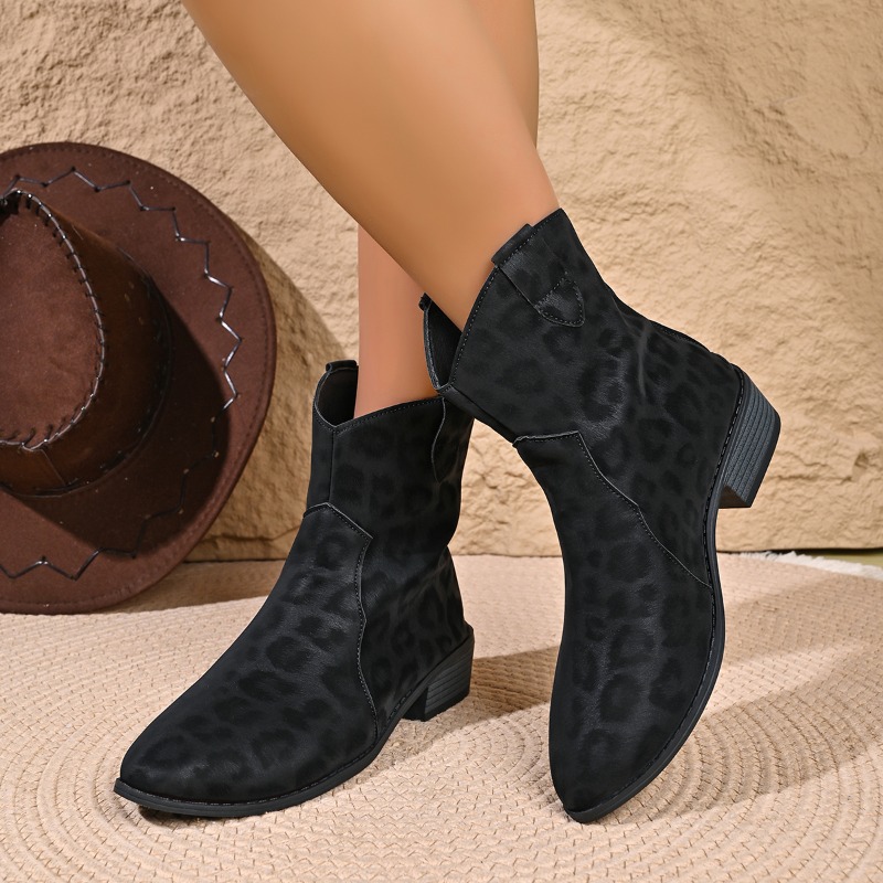 Vintage And Modern Fashion - Winter vintage fashion leopard print short